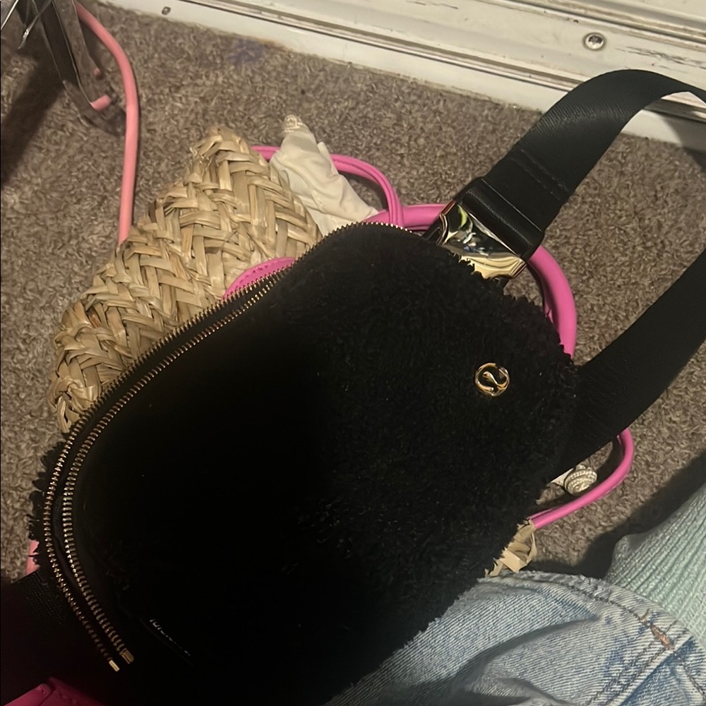 lululemon athletica Black Fleece Crossbody Bag